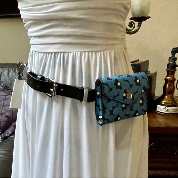 ✅NEW “Micheal Kors” Genuine Leather Belt Wallet - Picture 3 of 8